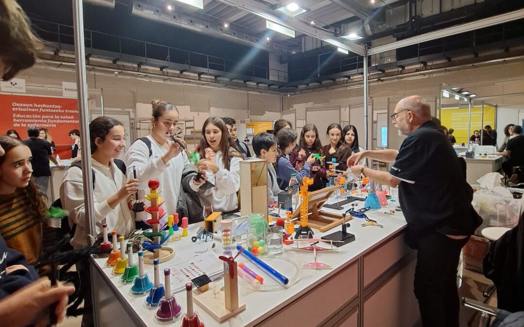 Esku, begi eta bihotzez Zientzia aurkitu nahian